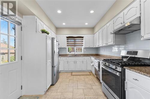 2430 Via Vita Street, Windsor, ON - Indoor Photo Showing Kitchen