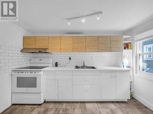 758 Pierre, Windsor, ON - Indoor Photo Showing Kitchen