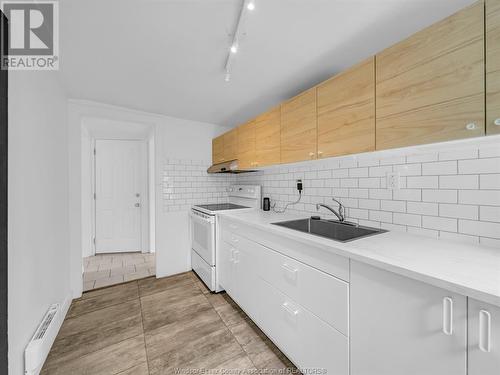 758 Pierre, Windsor, ON - Indoor Photo Showing Kitchen