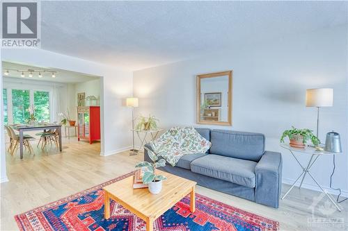 6119 Rivermill Crescent, Ottawa, ON - Indoor Photo Showing Living Room