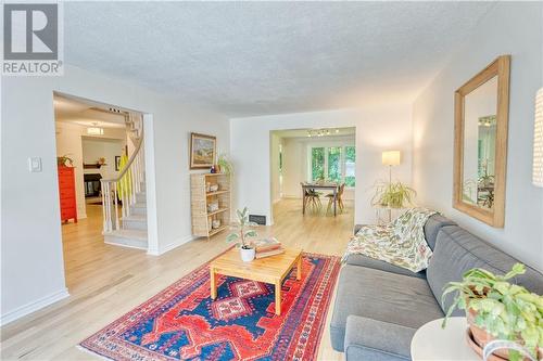 6119 Rivermill Crescent, Ottawa, ON - Indoor Photo Showing Living Room