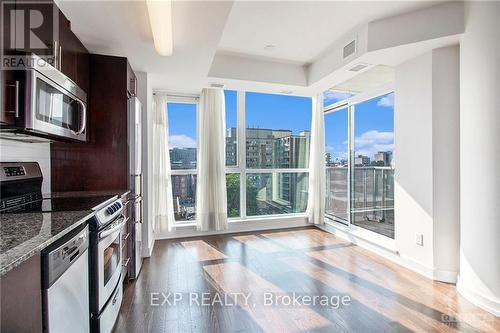 705 - 40 Nepean Street, Ottawa, ON - Indoor Photo Showing Kitchen With Upgraded Kitchen