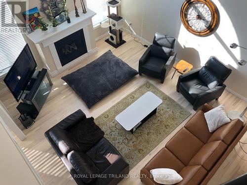 303 Berryhill Drive, London, ON - Indoor Photo Showing Living Room With Fireplace