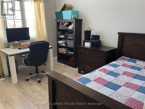 303 Berryhill Drive, London, ON - Indoor Photo Showing Bedroom