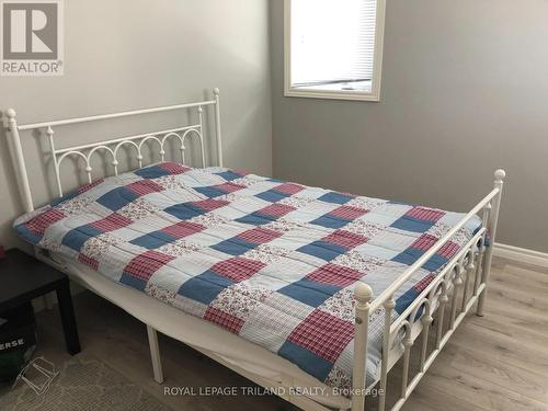 303 Berryhill Drive, London, ON - Indoor Photo Showing Bedroom