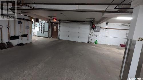 101 918 Argyle Avenue, Saskatoon, SK - Indoor Photo Showing Garage