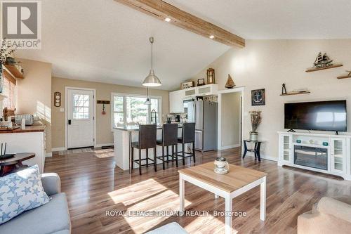 8443 Keith Street, Lambton Shores (Forest), ON - Indoor Photo Showing Living Room