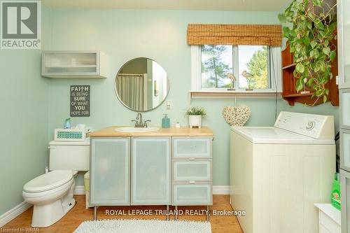 8443 Keith Street, Lambton Shores (Forest), ON - Indoor Photo Showing Bathroom