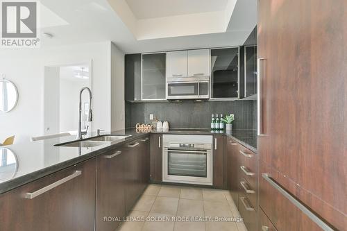 2815 - 5162 Yonge Street, Toronto (Willowdale West), ON - Indoor Photo Showing Kitchen With Double Sink With Upgraded Kitchen