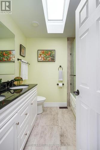 141 Harewood Avenue, Toronto, ON - Indoor Photo Showing Bathroom