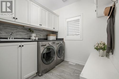 6 Gleave Court, Aurora, ON - Indoor Photo Showing Laundry Room