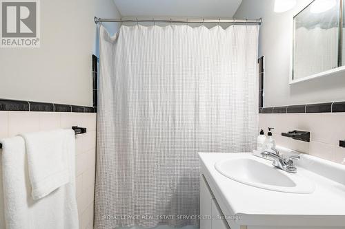 1185 Sylva Road, Mississauga, ON - Indoor Photo Showing Bathroom