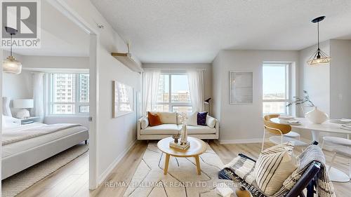 801 - 1410 Dupont Street, Toronto (Dovercourt-Wallace Emerson-Junction), ON - Indoor Photo Showing Living Room