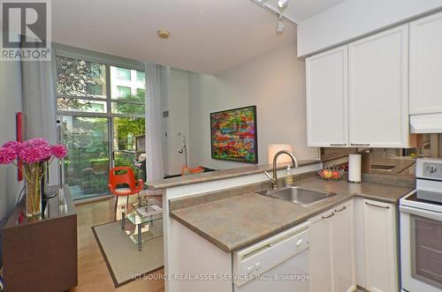 121 - 109 Front Street E, Toronto (Moss Park), ON - Indoor Photo Showing Kitchen