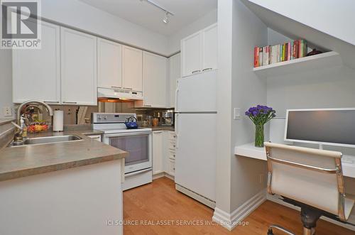 121 - 109 Front Street E, Toronto (Moss Park), ON - Indoor Photo Showing Kitchen