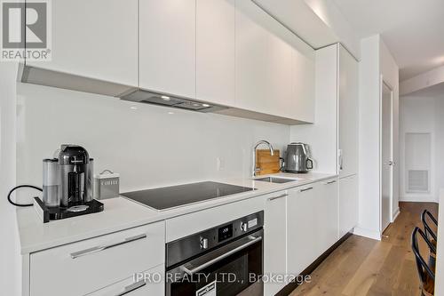 401 - 200 Sudbury Street, Toronto, ON - Indoor Photo Showing Kitchen