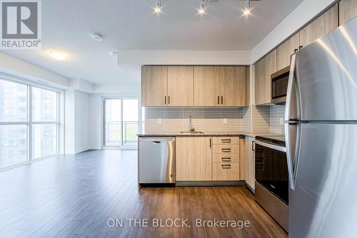 1201 - 20 Meadowglen Place, Toronto (Woburn), ON - Indoor Photo Showing Kitchen With Upgraded Kitchen