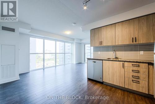 1201 - 20 Meadowglen Place, Toronto, ON - Indoor Photo Showing Kitchen