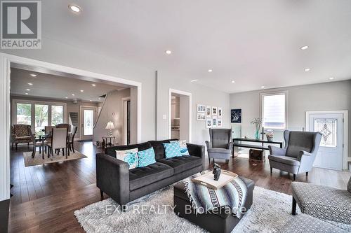 42 Tower Drive, Toronto (Wexford-Maryvale), ON - Indoor Photo Showing Living Room