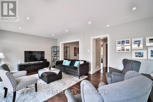 42 Tower Drive, Toronto (Wexford-Maryvale), ON - Indoor Photo Showing Living Room