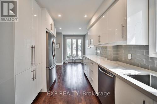 42 Tower Drive, Toronto, ON - Indoor Photo Showing Kitchen With Upgraded Kitchen