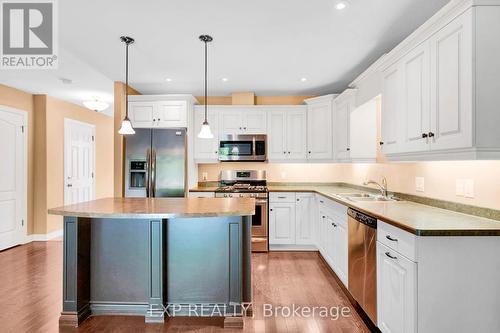 13 - 660 Albert Street, Fort Erie, ON - Indoor Photo Showing Kitchen With Double Sink With Upgraded Kitchen