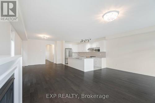 32 Richard Boyd Drive, East Gwillimbury, ON - Indoor Photo Showing Kitchen