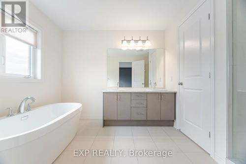 32 Richard Boyd Drive, East Gwillimbury, ON - Indoor Photo Showing Bathroom