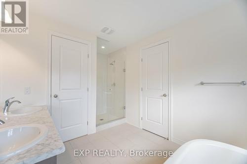 32 Richard Boyd Drive, East Gwillimbury (Holland Landing), ON - Indoor Photo Showing Bathroom