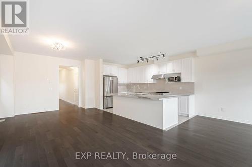 32 Richard Boyd Drive, East Gwillimbury, ON - Indoor Photo Showing Kitchen