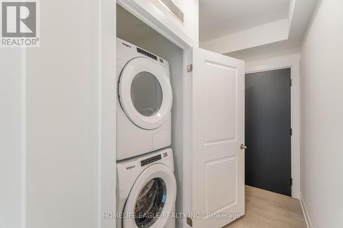 1709 - 3220 William Coltson Avenue, Oakville, ON - Indoor Photo Showing Laundry Room