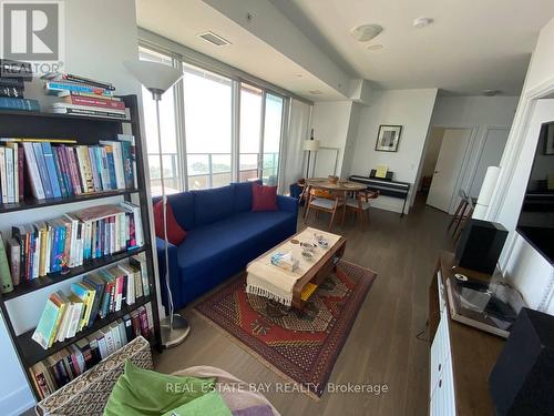 2816 - 30 Shore Breeze Drive, Toronto, ON - Indoor Photo Showing Living Room