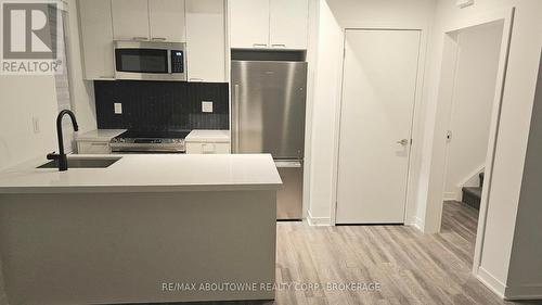 Th #16 - 40 Ed Clark Gardens, Toronto, ON - Indoor Photo Showing Kitchen With Upgraded Kitchen