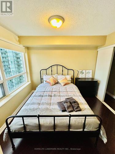 2220 - 3888 Duke Of York Boulevard, Mississauga (City Centre), ON - Indoor Photo Showing Bedroom