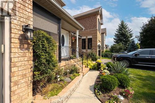 6043 Snowy Owl Crescent, Mississauga, ON - Outdoor