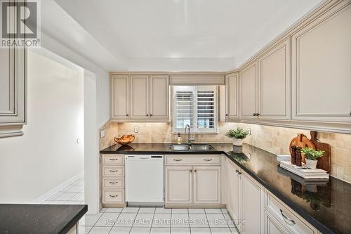 6043 Snowy Owl Crescent, Mississauga (Lisgar), ON - Indoor Photo Showing Kitchen