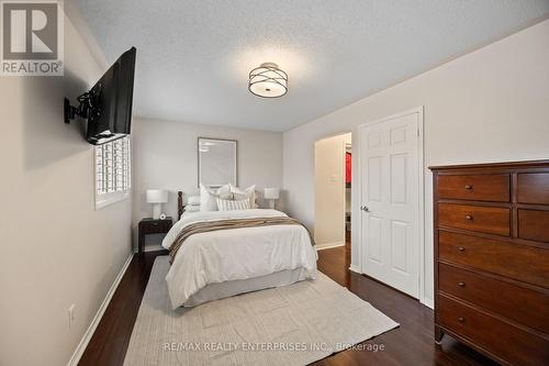 6043 Snowy Owl Crescent, Mississauga, ON - Indoor Photo Showing Bedroom