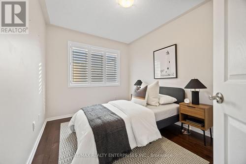 6043 Snowy Owl Crescent, Mississauga, ON - Indoor Photo Showing Bedroom