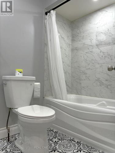 Upper - 3406 Ellengale Drive, Mississauga (Erindale), ON - Indoor Photo Showing Bathroom