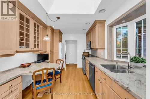 11 Lacewood Crescent, Toronto (Parkwoods-Donalda), ON - Indoor Photo Showing Kitchen