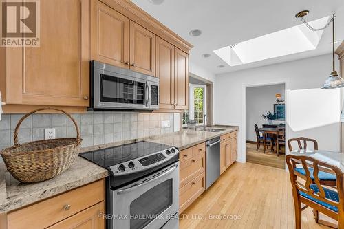 11 Lacewood Crescent, Toronto (Parkwoods-Donalda), ON - Indoor Photo Showing Kitchen