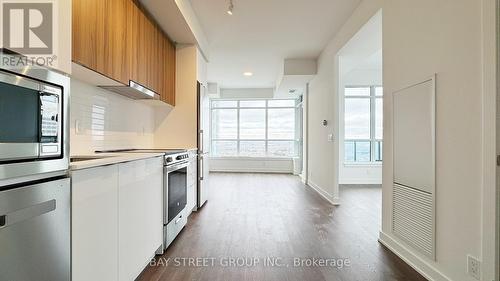 B-2505 - 50 Upper Mall Way, Vaughan, ON - Indoor Photo Showing Kitchen