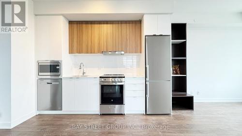 B-2505 - 50 Upper Mall Way, Vaughan, ON - Indoor Photo Showing Kitchen