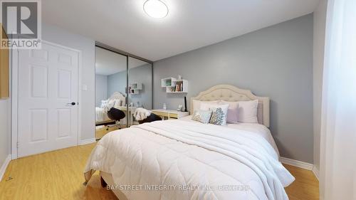 22 Lansbury Court, Vaughan (Crestwood-Springfarm-Yorkhill), ON - Indoor Photo Showing Bedroom