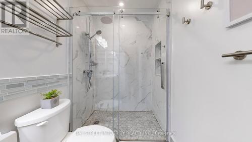 22 Lansbury Court, Vaughan (Crestwood-Springfarm-Yorkhill), ON - Indoor Photo Showing Bathroom