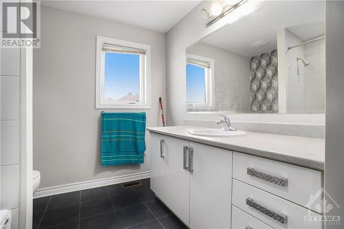 273 Enclave Walk, Ottawa, ON - Indoor Photo Showing Bathroom