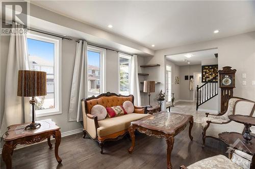 273 Enclave Walk, Ottawa, ON - Indoor Photo Showing Living Room