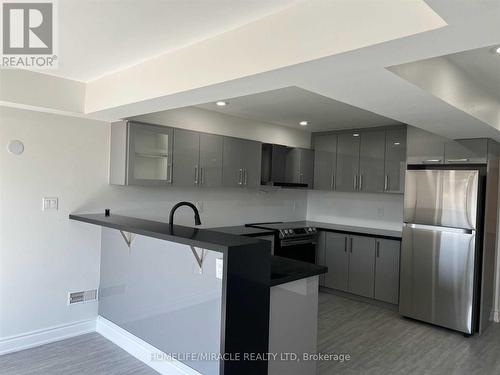 22 Old Cleeve Crescent, Brampton, ON - Indoor Photo Showing Kitchen