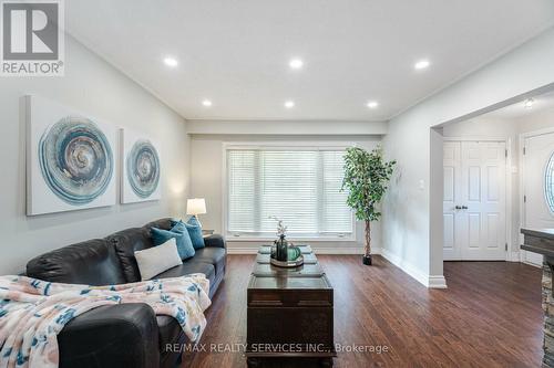 97 Juniper Crescent, Brampton, ON - Indoor Photo Showing Living Room