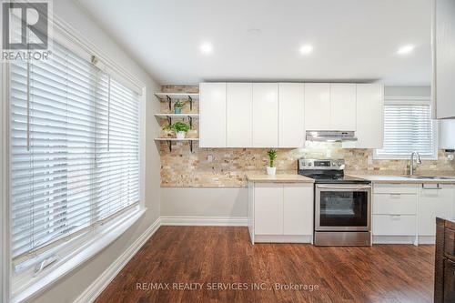 97 Juniper Crescent, Brampton, ON - Indoor Photo Showing Kitchen With Upgraded Kitchen